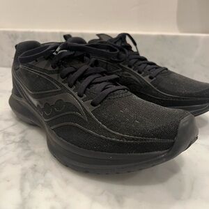 Saucony Kinvara 13 Brand New size 8 solid black running shoes
